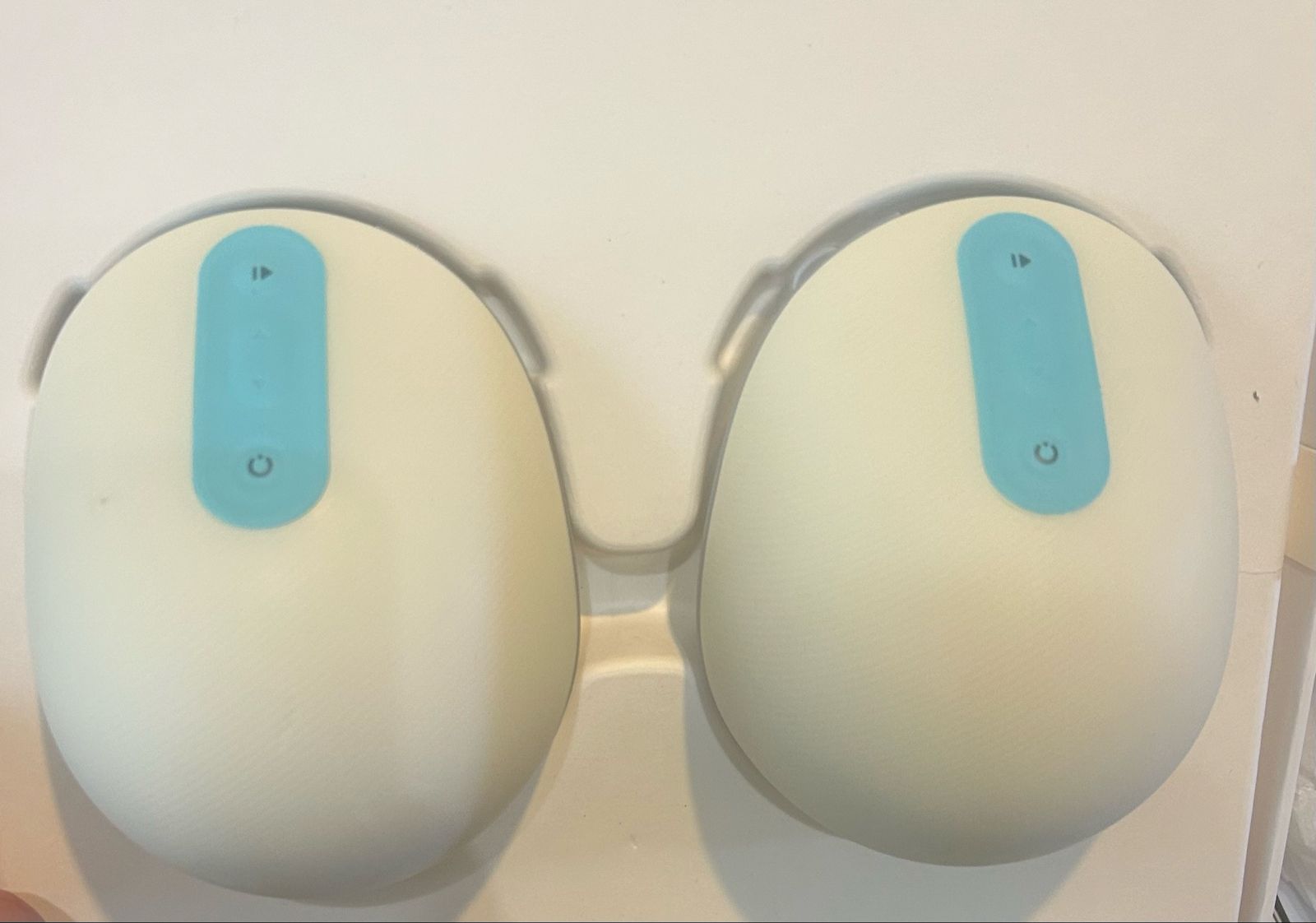 Willow- Wireless Breast Pump with 144 milk bags