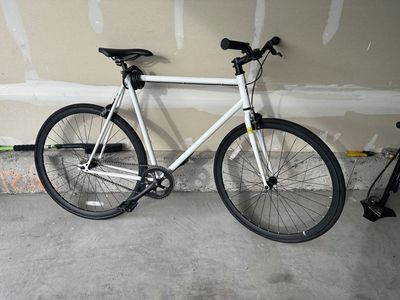 26'' White 6KU Single-speed Bike Very Good Shape