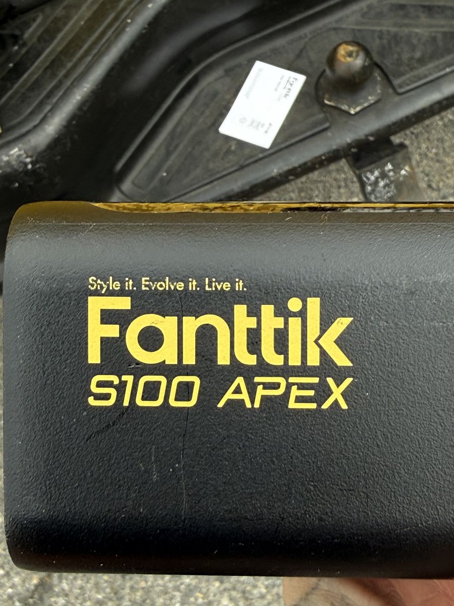 Fanttik Digital Portable Air Compressor / Tire Inflator