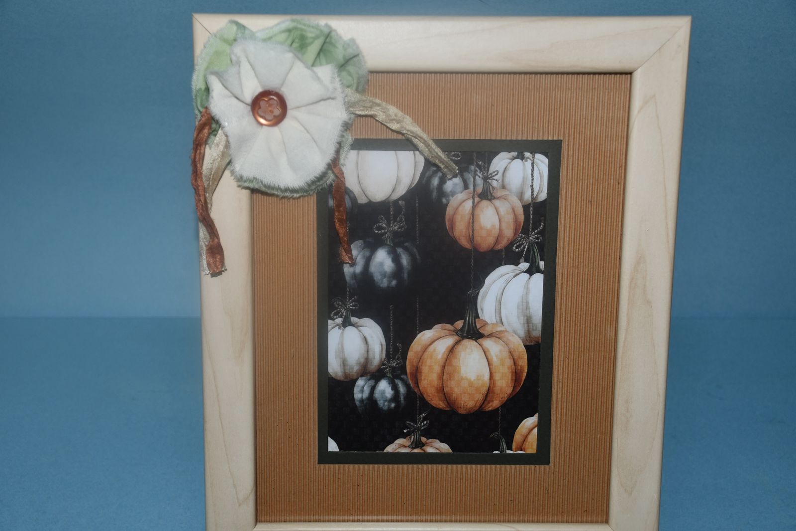 CUTE "HALLOWEEN PUMPKINS" PICTURE ~ 10" x 12" FRAMED ~ WOOD FRAME ~ EASEL BACK ~ BOW DETAIL ~ $5