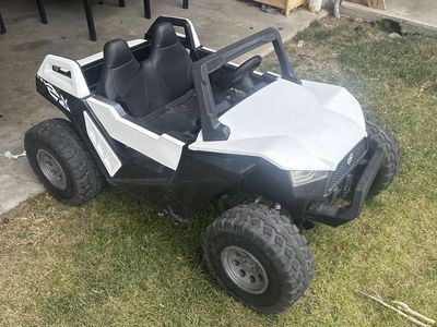 White & Black Kids Ride-On UTV Toy Car, 12V Electric, 2-Seater, Outdoor Play Vehicle *does not run*