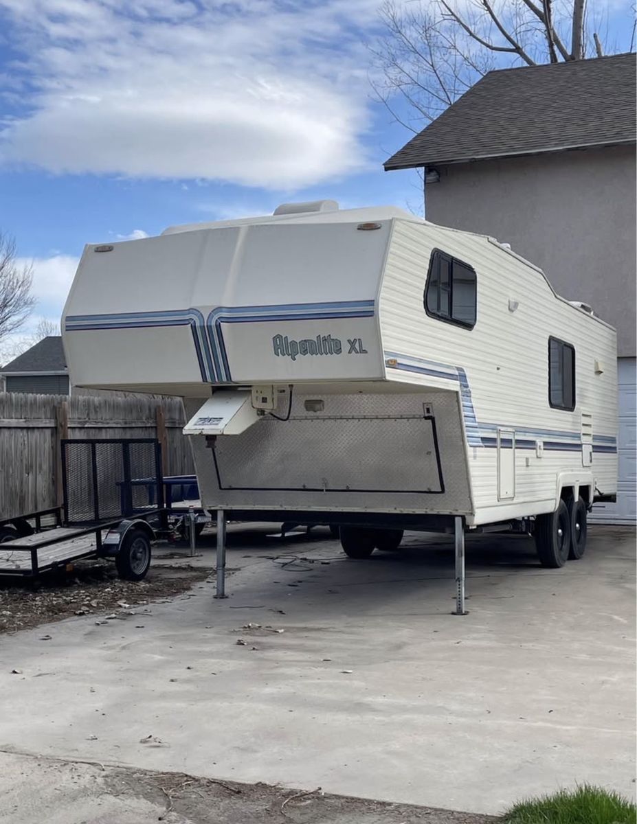 Alpenlite 5th Wheel Western RV 26' Travel Trailer
