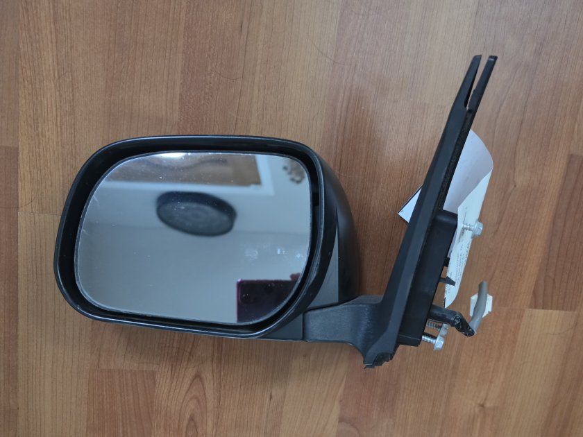 2007 Toyota RAV4 driver side mirror