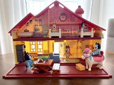 Bluey House Set and Unicorn