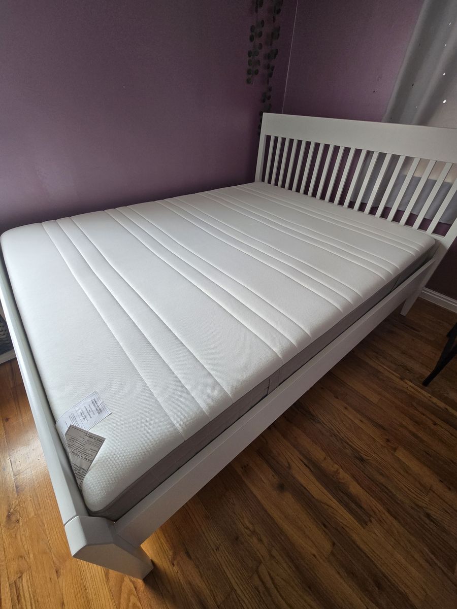 Queen Size Bed Frame w/ Headboard and Medium-Firm Mattress (Great Condition)