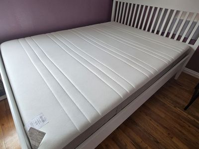 Queen Size Bed Frame w/ Headboard and Medium-Firm Mattress (Great Condition)