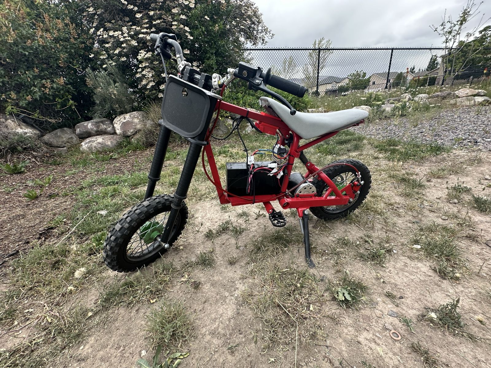 Razor sx500 Red electric dirt bike for kids