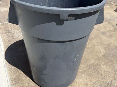 Brute trash can 44 gallon