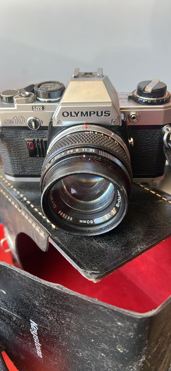 Olympus OM10 35mm SLR Film Camera w/ Auto-S 50mm f/1.4 Lens & Case - Vintage Photography