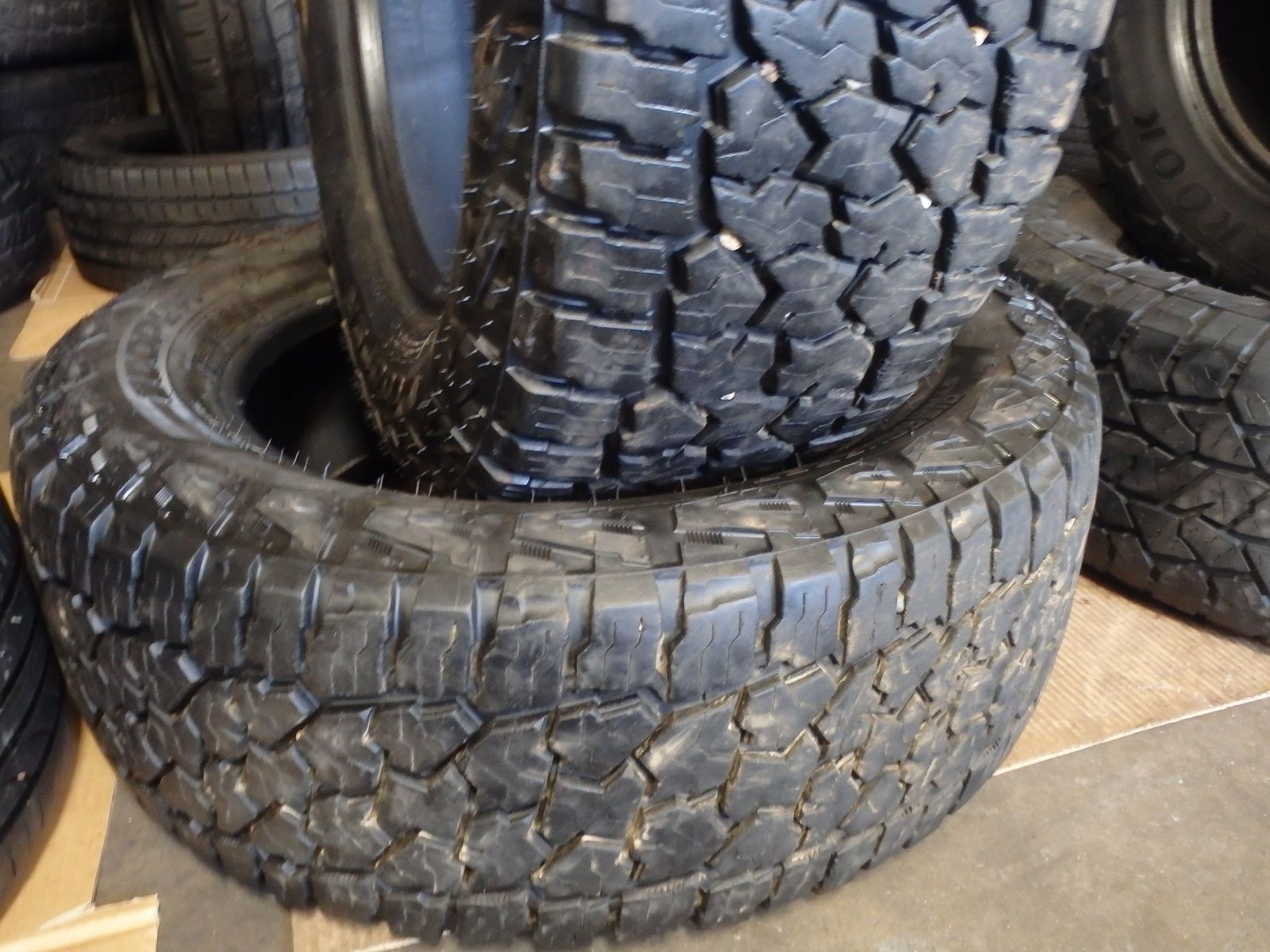 275/60R20 COOPER DISCOVERED STRONGHOLD A/T PAIR OF TWO USED TIRES