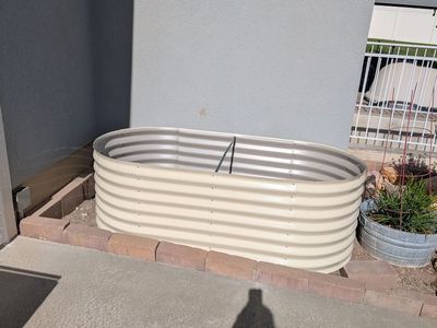 Raised garden bed