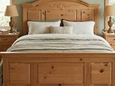 Broyhill Fontana knotty pine bedroom set with queen bed