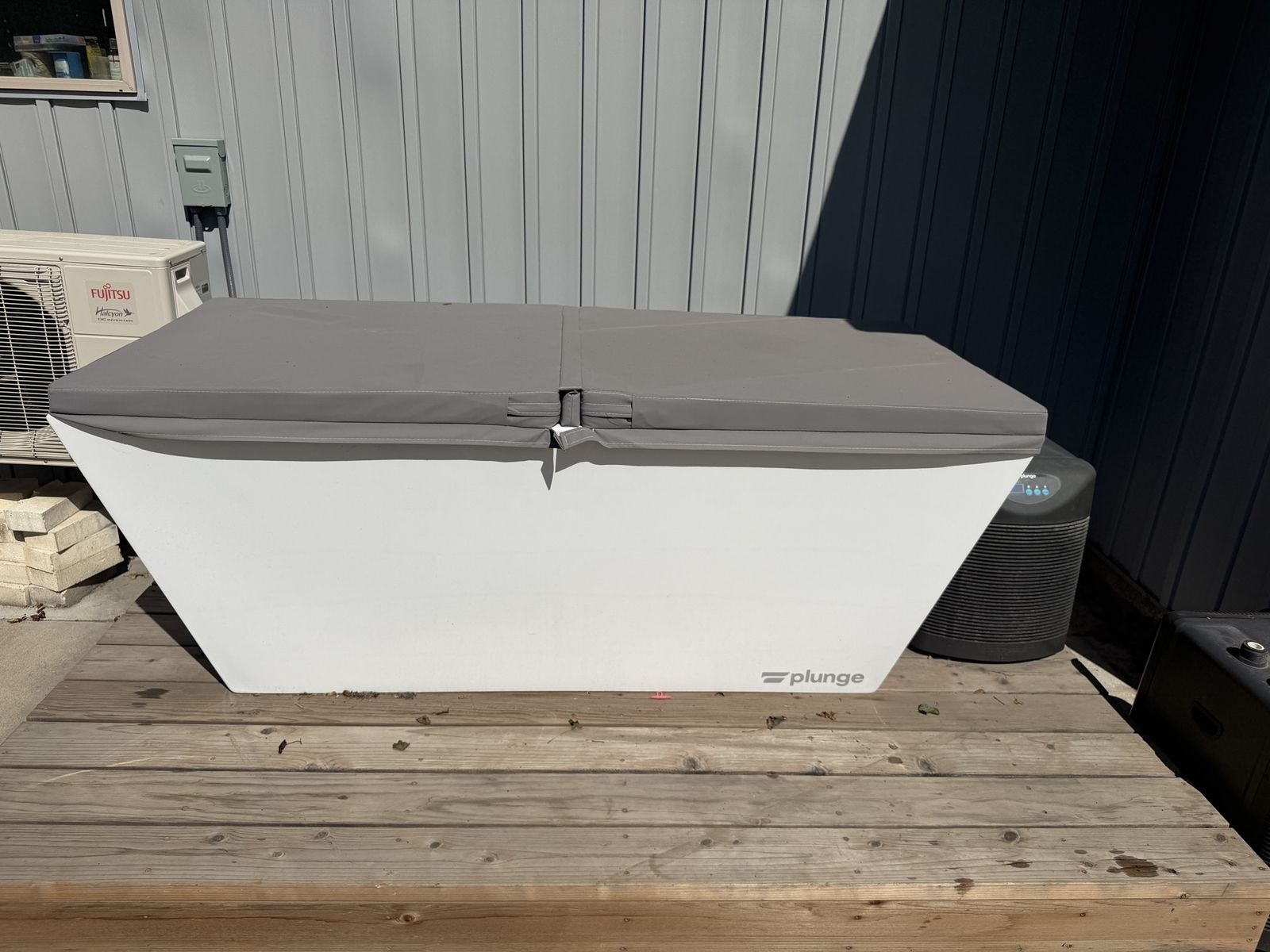Plunge XL Cold Plunge Tub with cover and extras- excellent condition