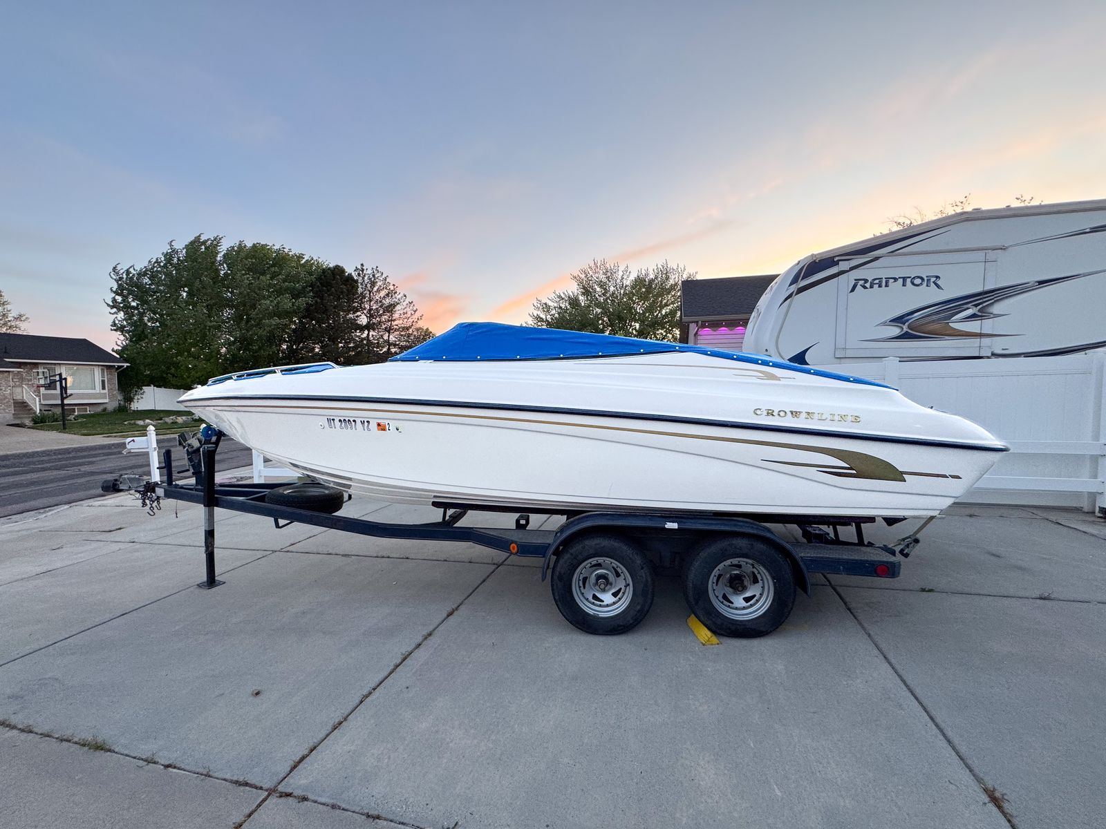 1999 Crownline 225 BR – 7.4L V8 – Bravo Three Dual Prop