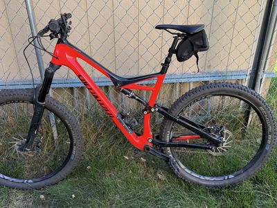 Specialized Stumpjumper Full Suspension Mountain Bike Red/Black 2016 XL Carbon frame.