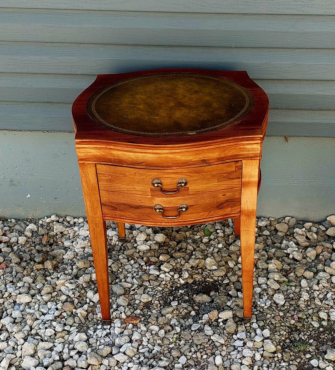 Antique Georgian Mahogany Corner Table