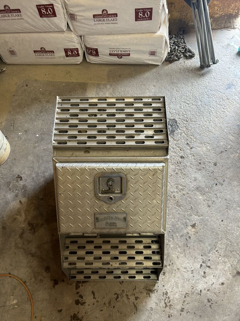 Merritt Aluminum Saddle Box Step Toolbox