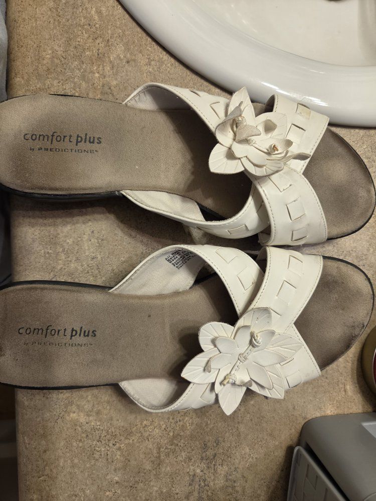 Comfort Plus by Predictions Women's White Floral Slip-On Sandals Size 9