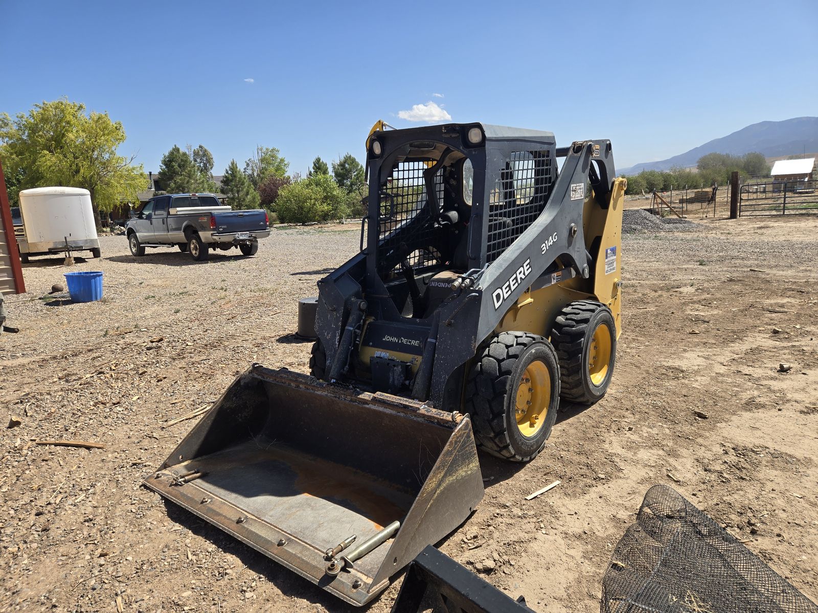 John Deere 314L skidsteer
