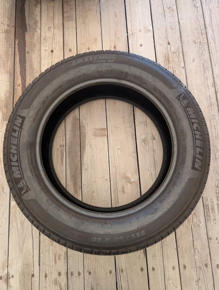 255-60-20 - Michelin Latitude Tour HP