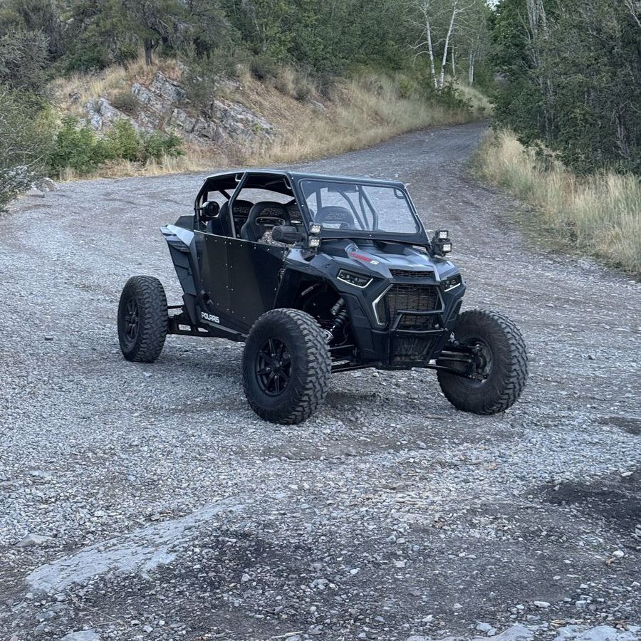 2019 Polaris RZR for rent 5 seats