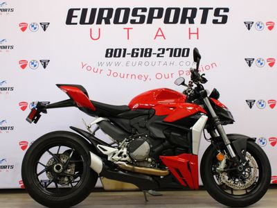 2024 Ducati STREETFIGHTER V2