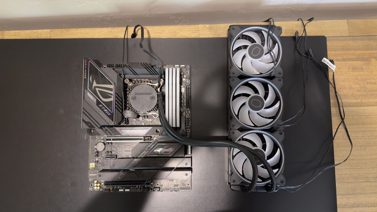 Asus ROG strix + 64Gb ddr5 Corsair 6400mhz + Intel i9 12900k +  360 mm AIO