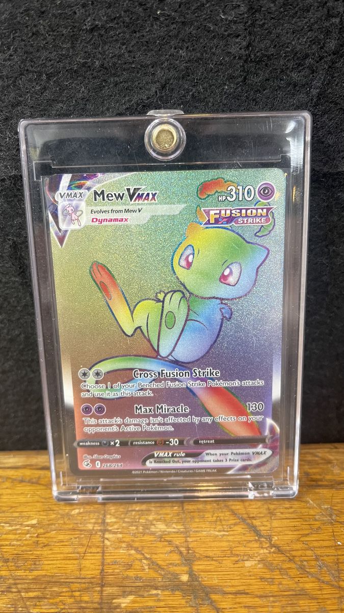 Mew VMAX #268 Pokemon Fusion Strike Pokemon Card