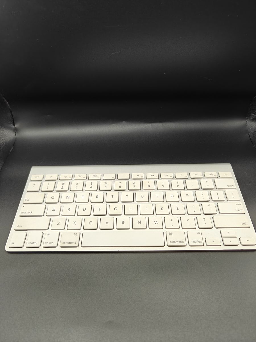 Apple Wireless Bluetooth Keyboard (A1314) - Deep Cleaned & Tested