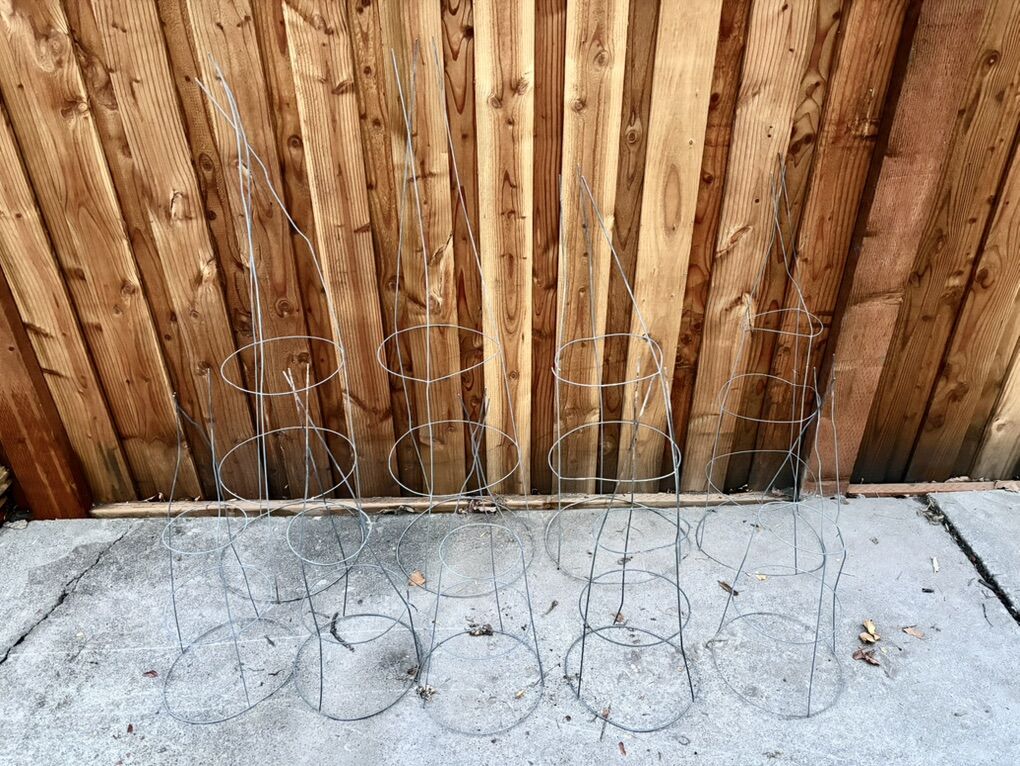 Lot Of 9 x Tomato Garden Planting Support Cages