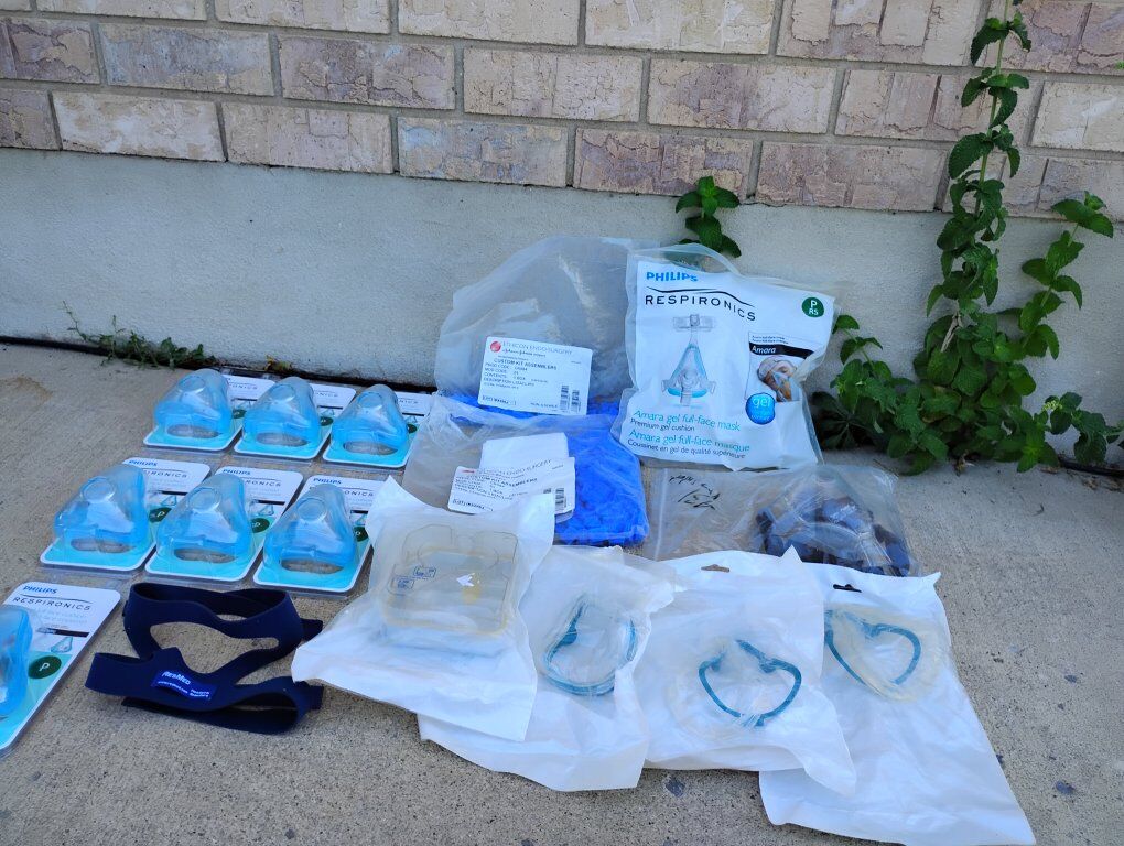 11 Respironics Face Masks & Ethicon Kit Assemblers