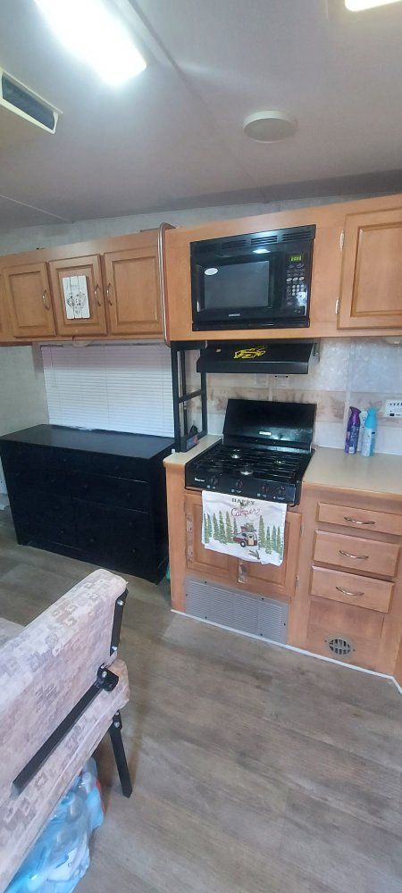 Travel Toy Hauler 2005- Used, Good Condition, Equipped Kitchen, Sleeping Capacity 4