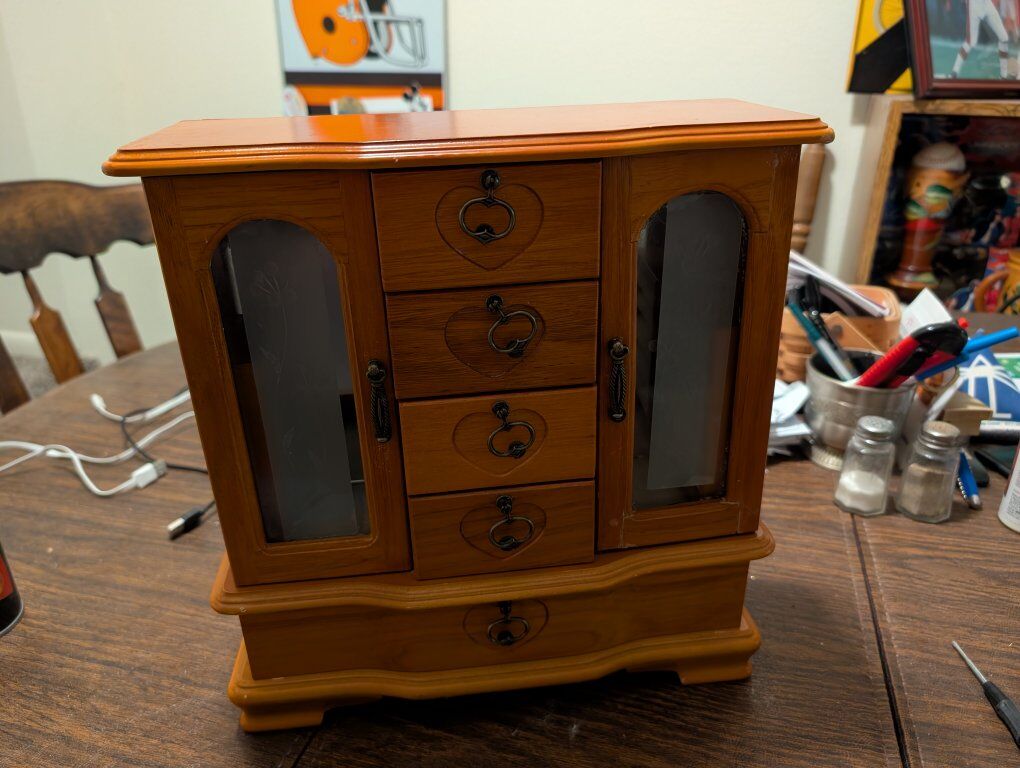 Kingwood Company limited jewelry box had some dam