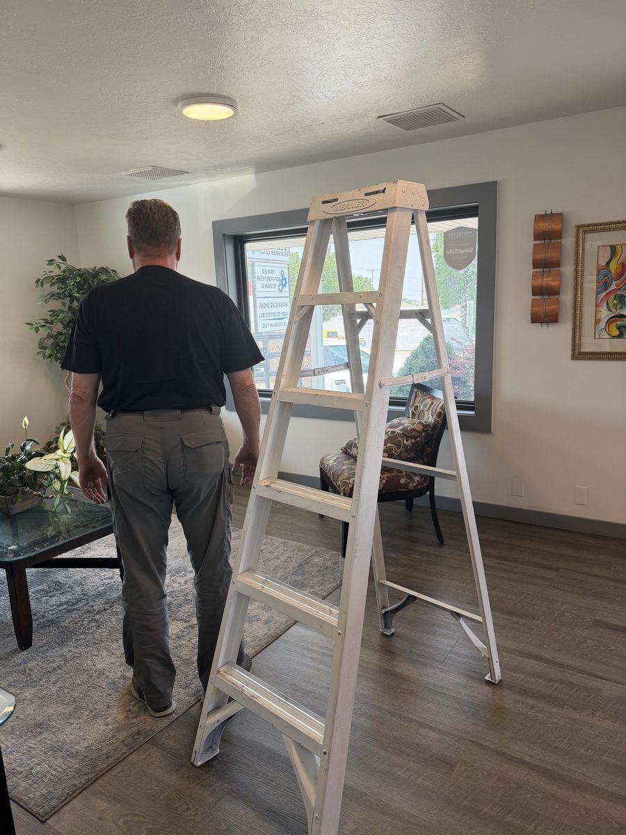 Aluminum 6 foot ladder