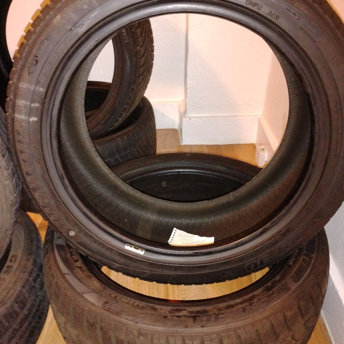 2️ Dunlop 235/45 R18
