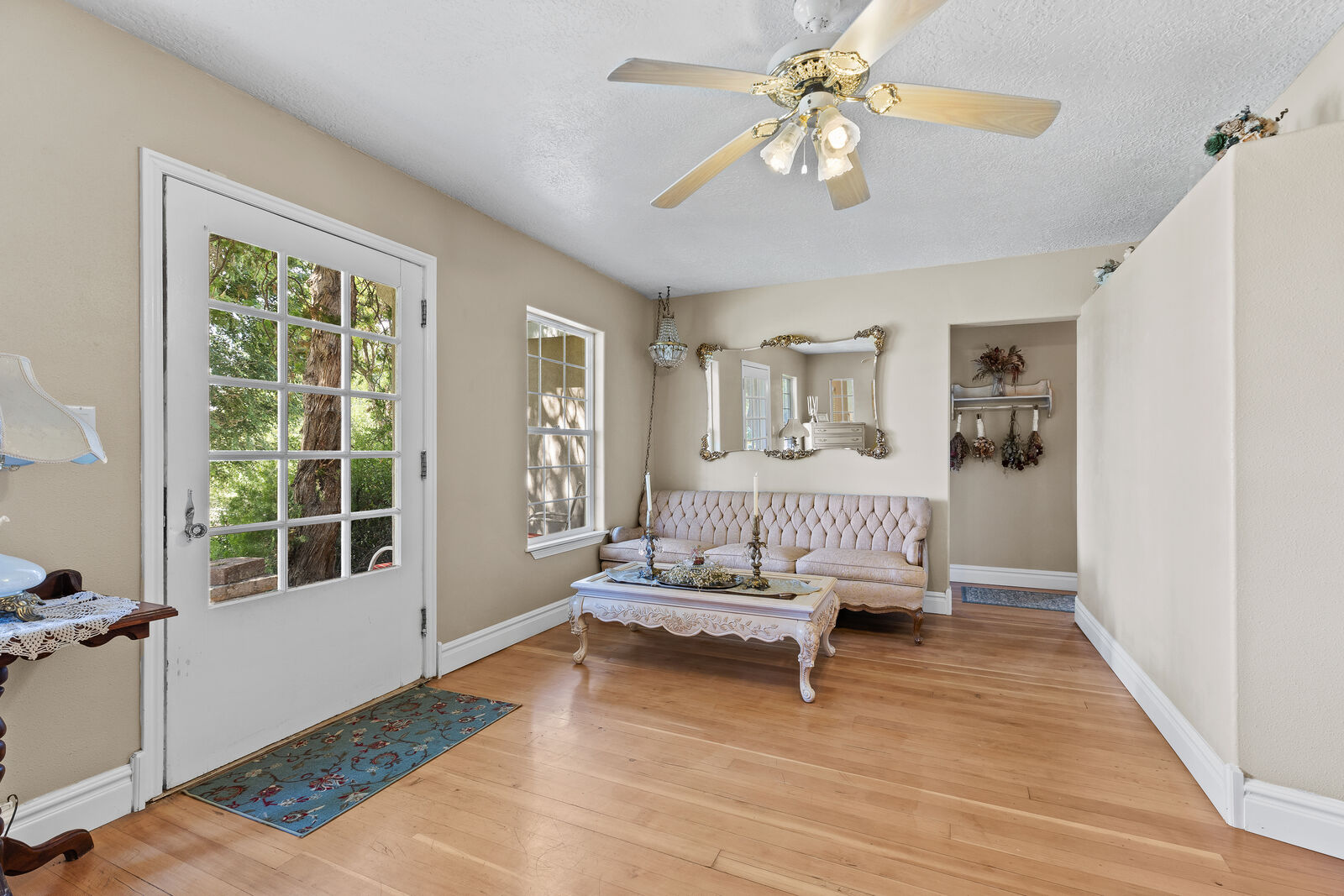 Elegant Antique Tufted Sofa - Vintage French Louis