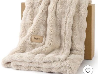 New Bedsure Beige Throw 50x70