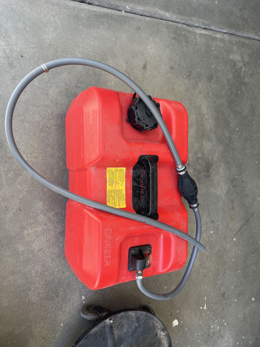 Portable Boat , car 6 gallon fuel tank / cell