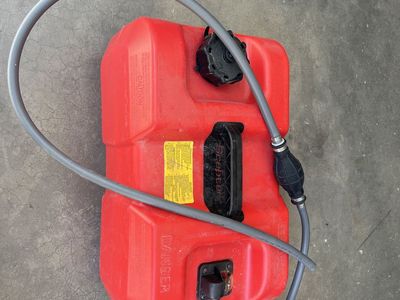 Portable Boat , car 6 gallon fuel tank / cell