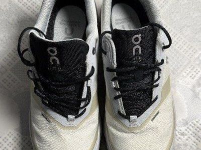 On Cloudventure Waterproof Wms shoes size 8