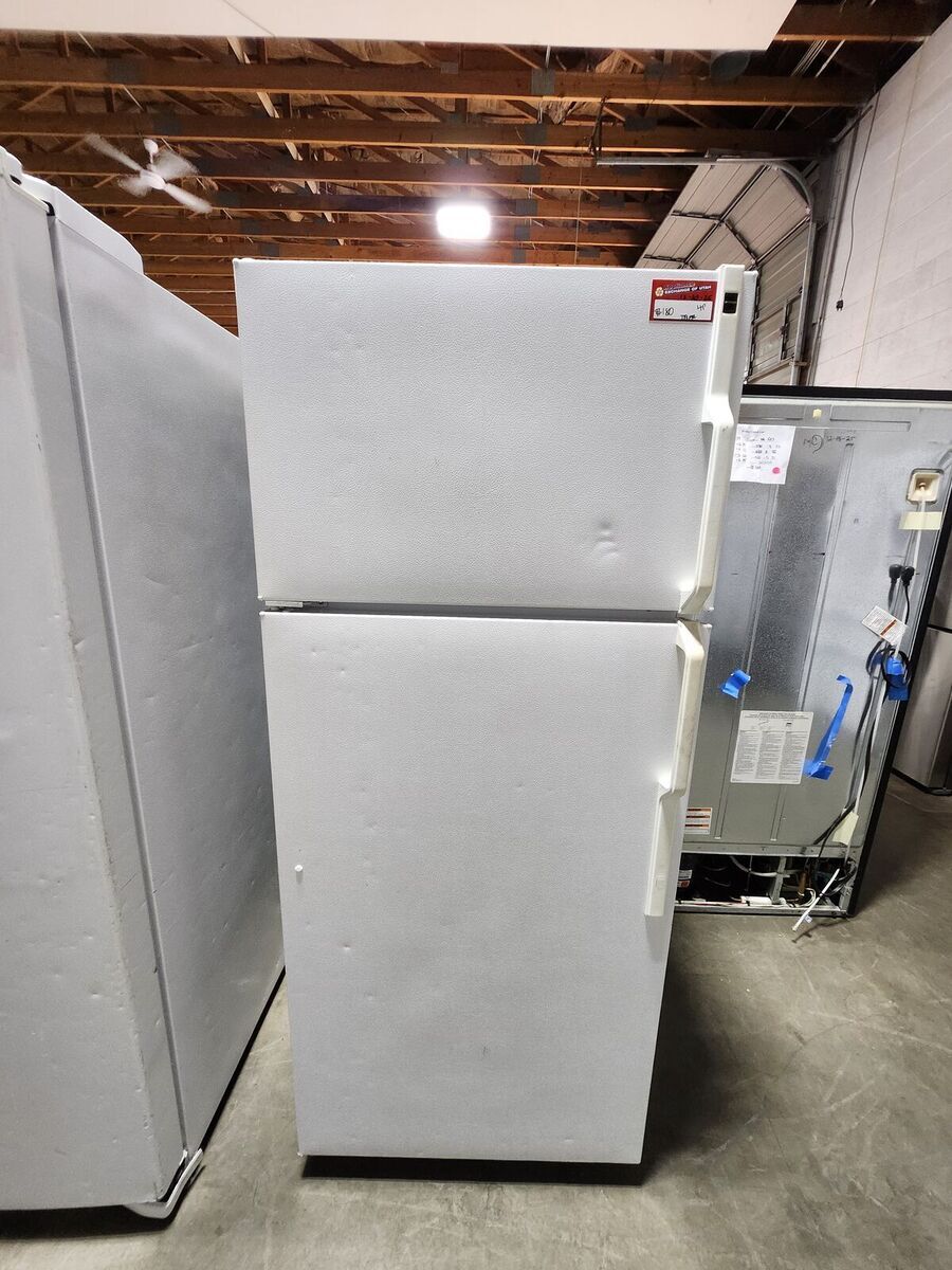 NICE WHITE GE TOP AND BOTTOM FRIDGE! W-WARRANTY
