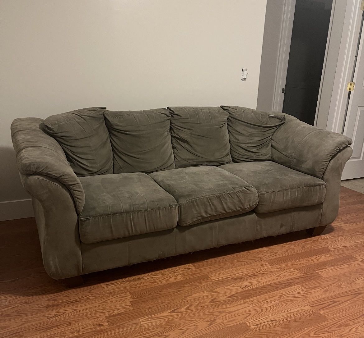 Couch with couch cover (All free)