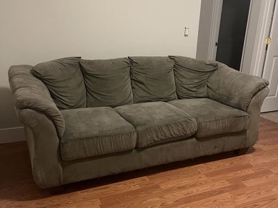 Couch with couch cover (All free)