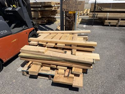 Free Scrap Lumber - ON PALLET ONLY - TAKE NOTHING ELSE - READ AD COMPLETELY - DO NOT CONTACT - Curbside Pickup