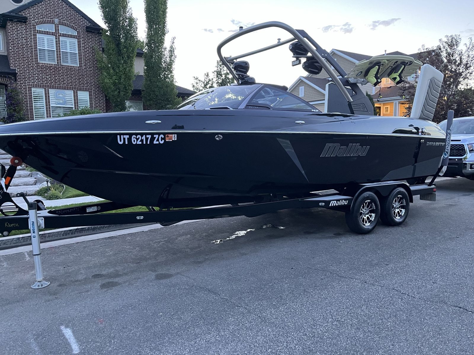 2017 Malibu 25LSV LOW HOURS