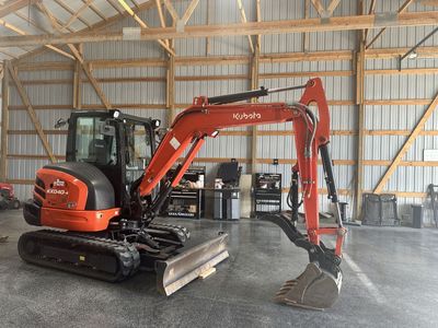 Kubota KX 40 w/6 way blade and dual AUX port