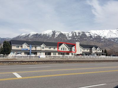 Single Pleasant Grove State St. office for lease