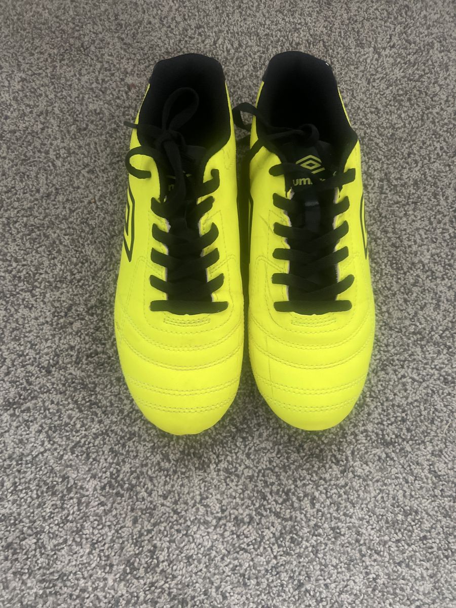 Umbro Neon Yellow Soccer Cleats - Youth Size - Black Laces, Good Condition size 6