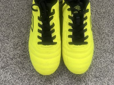 Umbro Neon Yellow Soccer Cleats - Youth Size - Black Laces, Good Condition size 6