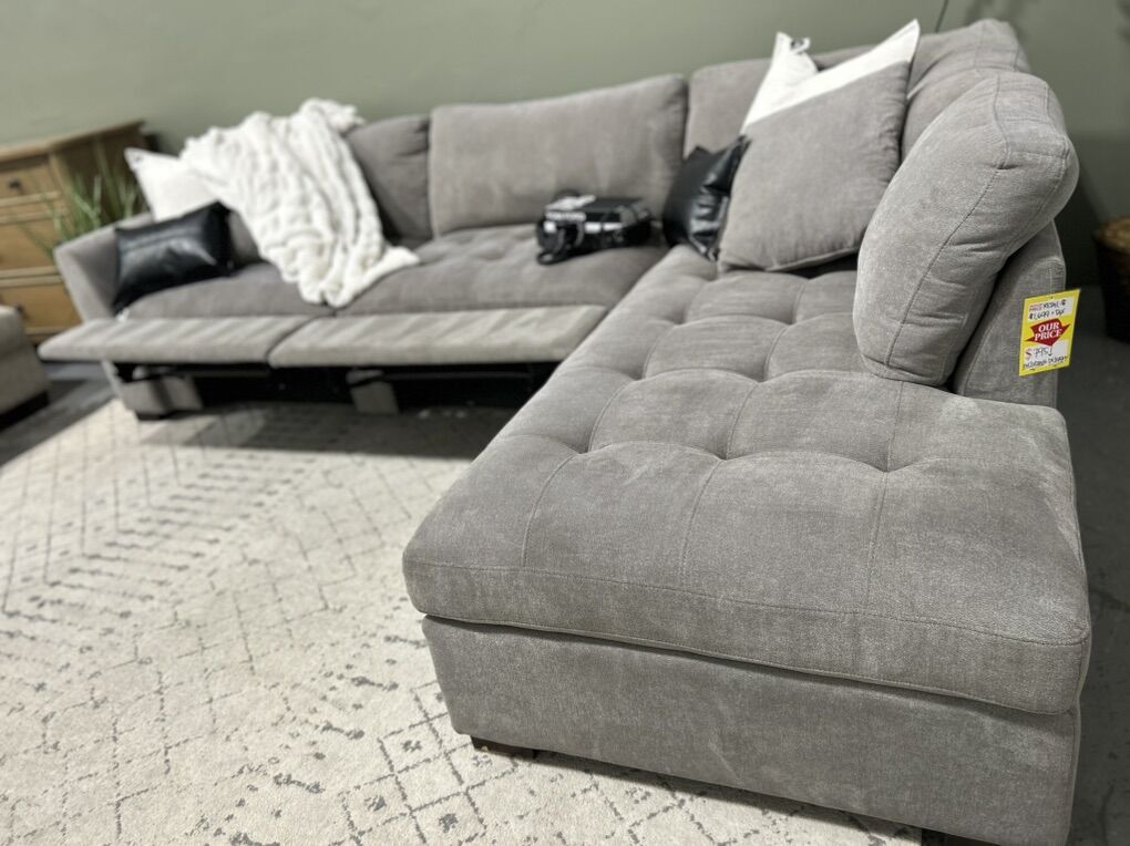 Gray Thomasville Miles Sectional with Power Footrests! FREE DELIVERY!!!